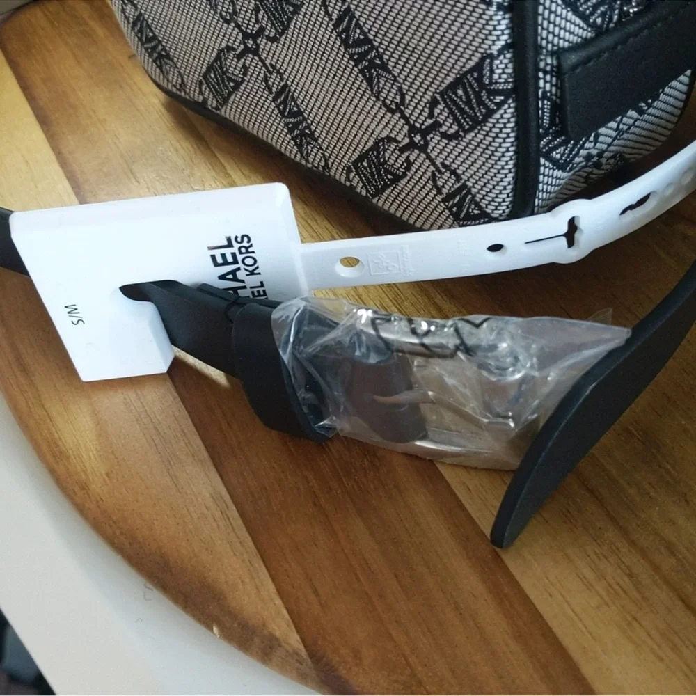 NWT Michael Kors fanny pack 🖤 NWT . Black and gray. L/XL - Picture 5 of 11